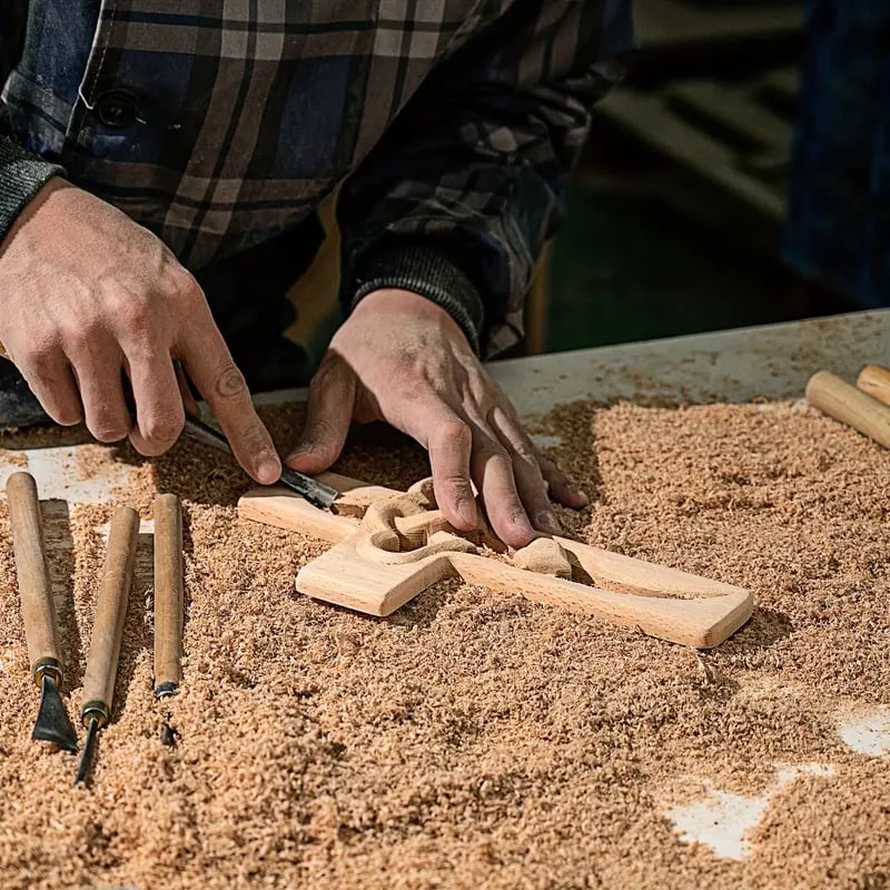 Handskuren bröllopspresent: Flätade hjärtan