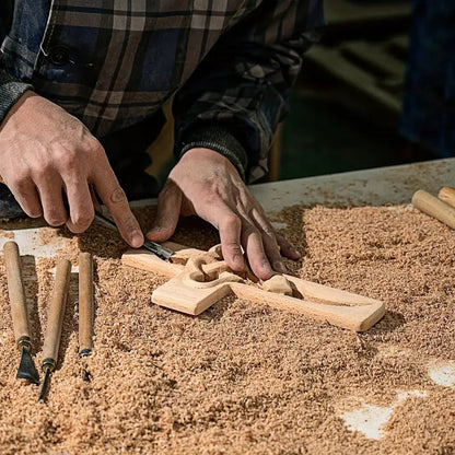 Handskuren bröllopspresent: Flätade hjärtan